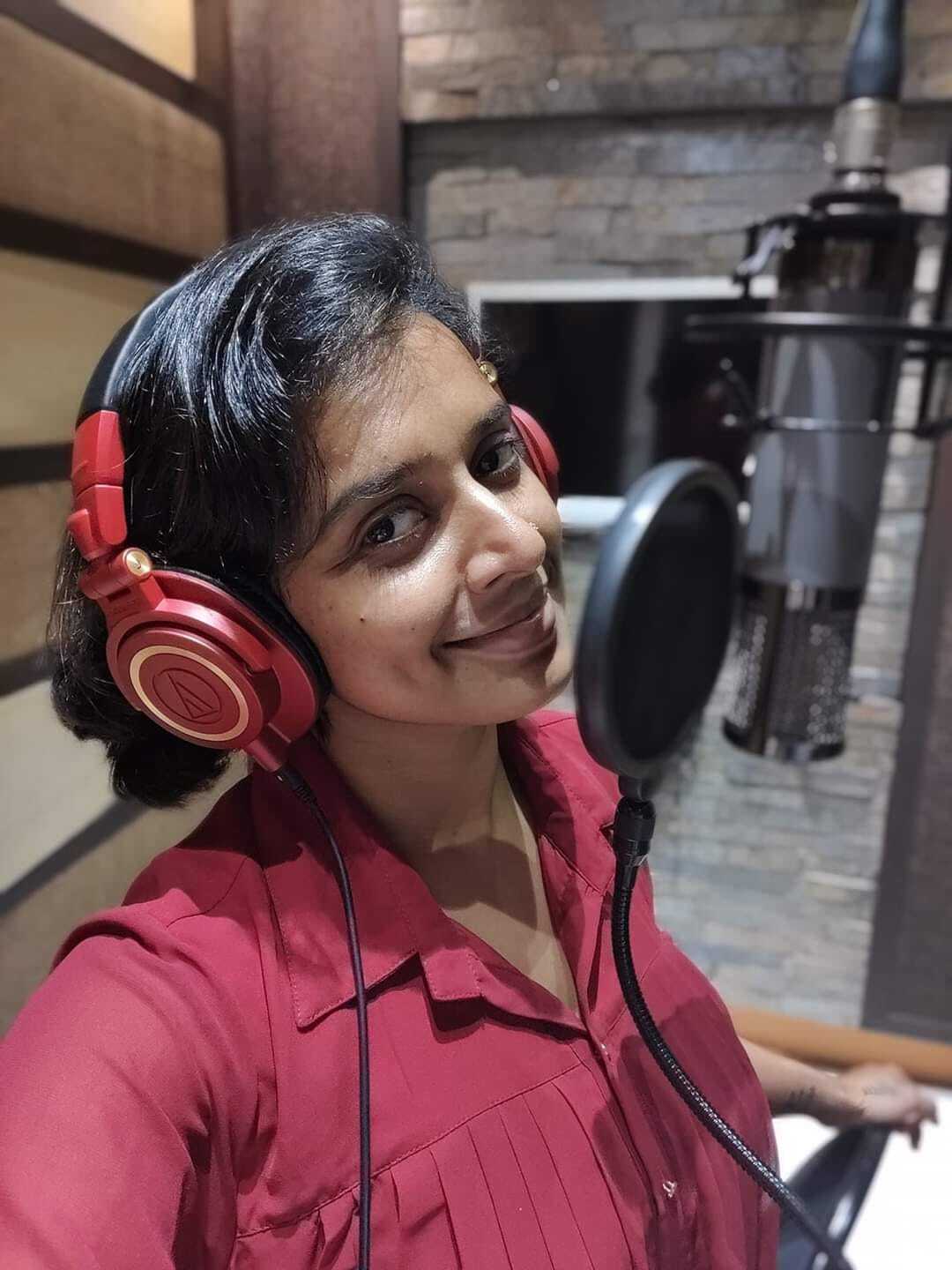 റിയാലിറ്റി ഷോയിൽ തുടങ്ങി ഇന്നെത്തി നിൽക്കുന്നത്.. പ്രിയ ഗായിക സിത്താരയ്ക്ക്  പിറന്നാൾ