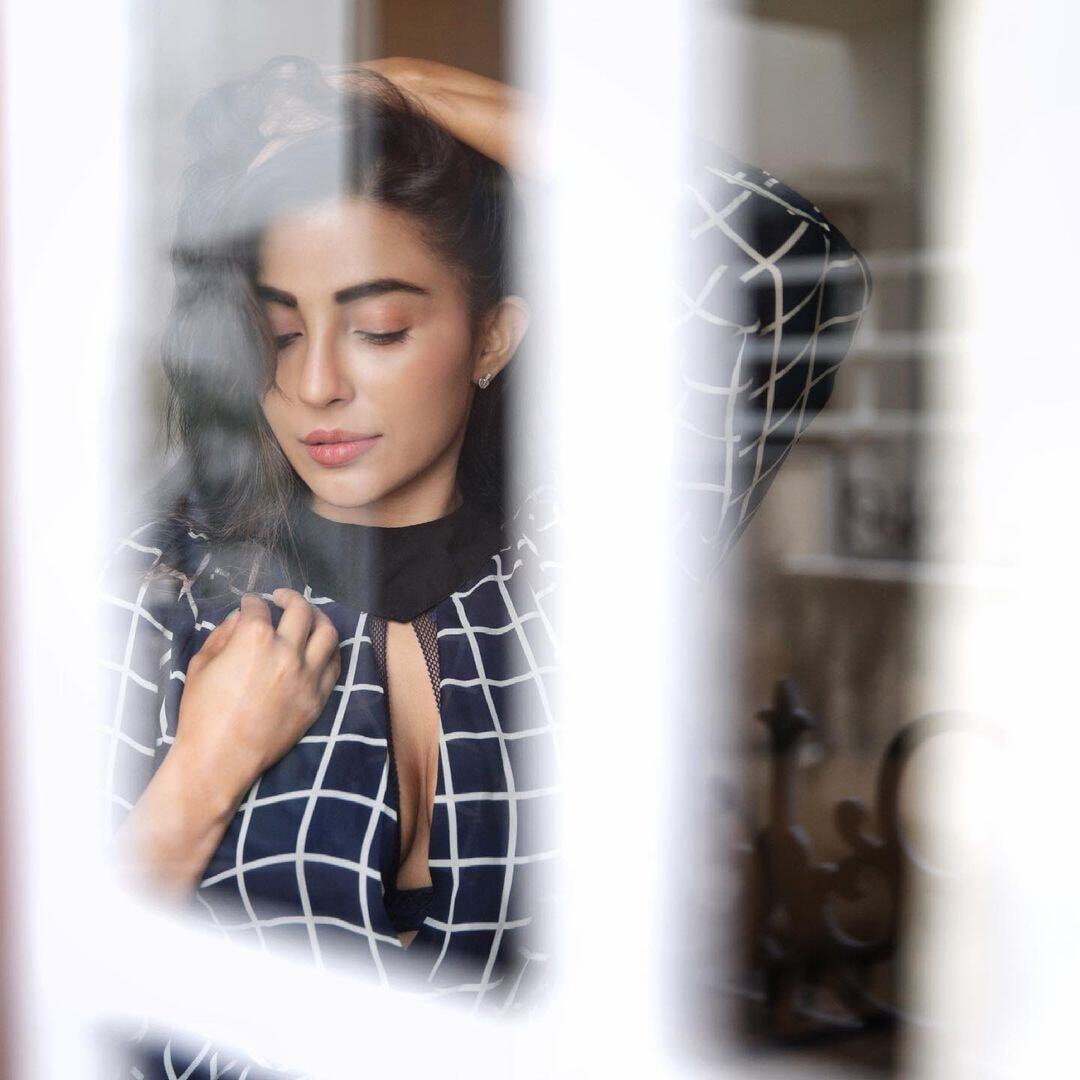 കിടിലന്‍ സെക്‌സി ലുക്കില്‍ പാര്‍വ്വതി നായര്‍; ഫോട്ടോഷൂട്ട് സോഷ്യല്‍ മീഡിയയില്‍ ട്രെന്‍ഡിംഗ്