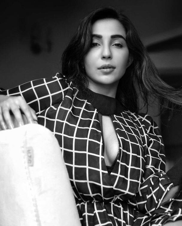 കിടിലന്‍ സെക്‌സി ലുക്കില്‍ പാര്‍വ്വതി നായര്‍; ഫോട്ടോഷൂട്ട് സോഷ്യല്‍ മീഡിയയില്‍ ട്രെന്‍ഡിംഗ്