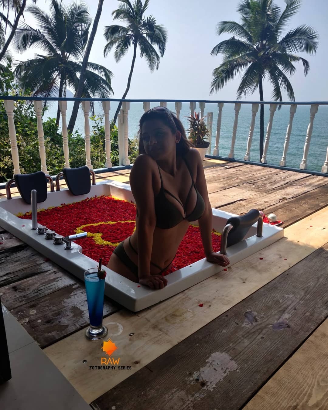 ബിക്കിനിയില്‍ ഞെട്ടിച്ച് കെനിഷ അശ്വതി; ഗ്ലാമറസ് ഫോട്ടോഷൂട്ട് കാണാം