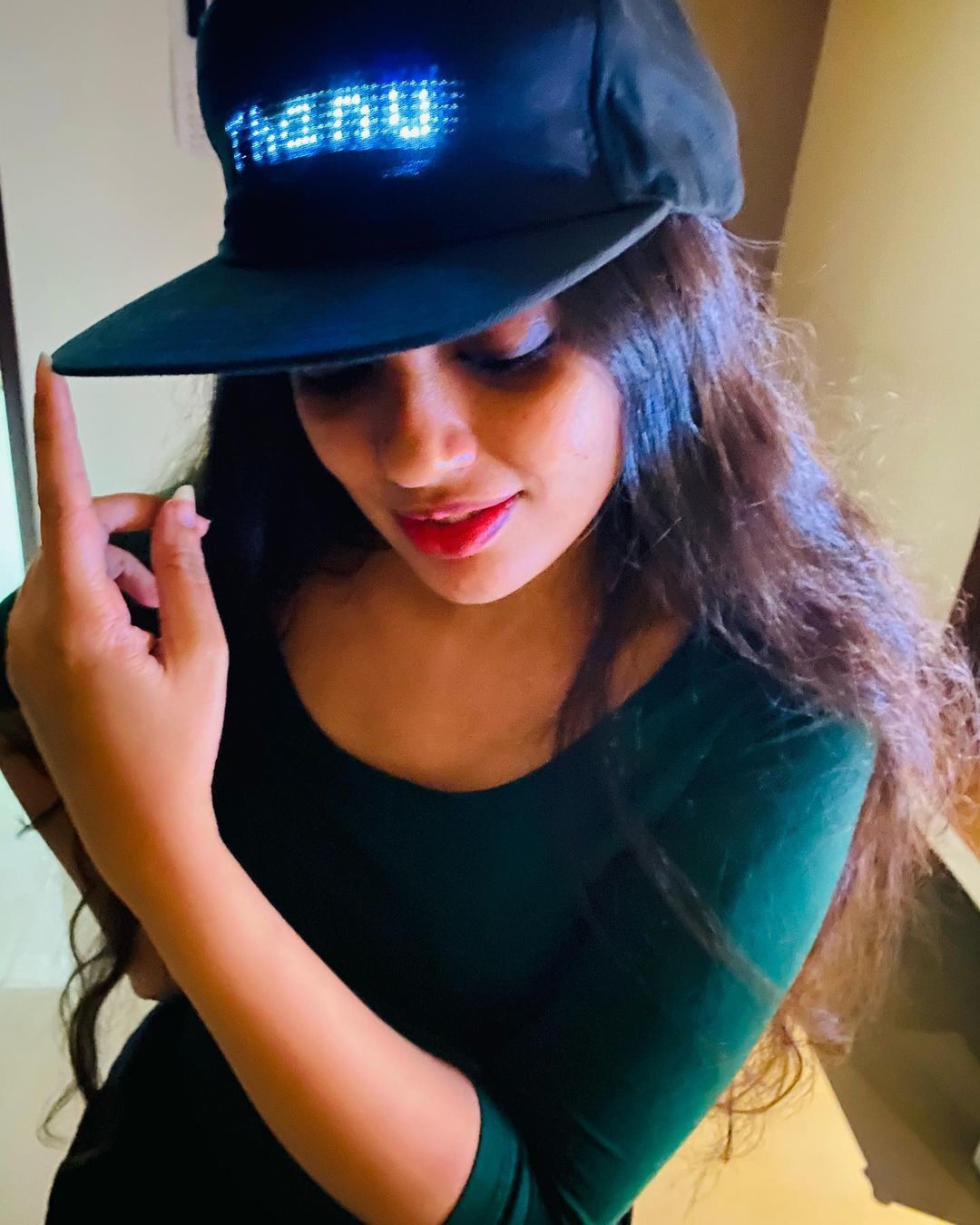 ശ്ലീവാച്ചന്റെ കെട്ട്യോളാകെ മാറിപോയി; മാലാഖയെ പോലെ വീണ നന്ദകുമാർ, ചിത്രങ്ങൾ