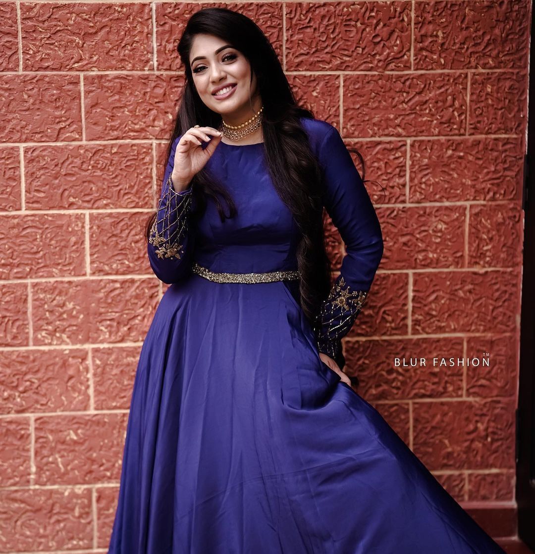 ശ്ലീവാച്ചന്റെ കെട്ട്യോളാകെ മാറിപോയി; മാലാഖയെ പോലെ വീണ നന്ദകുമാർ, ചിത്രങ്ങൾ