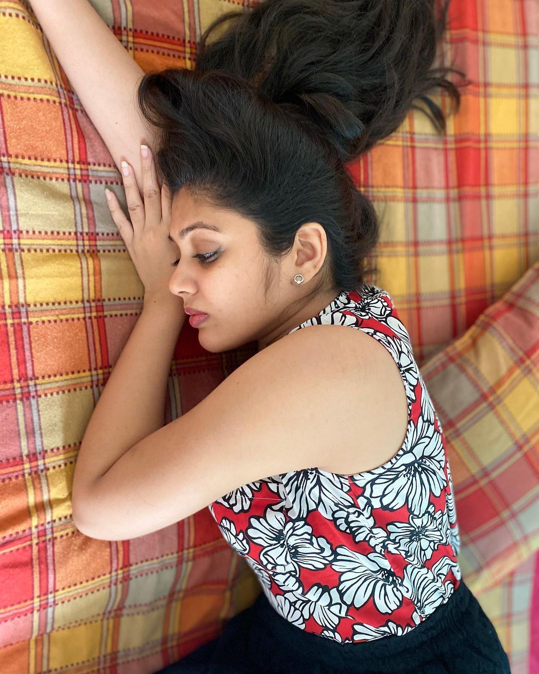 ശ്ലീവാച്ചന്റെ കെട്ട്യോളാകെ മാറിപോയി; മാലാഖയെ പോലെ വീണ നന്ദകുമാർ, ചിത്രങ്ങൾ