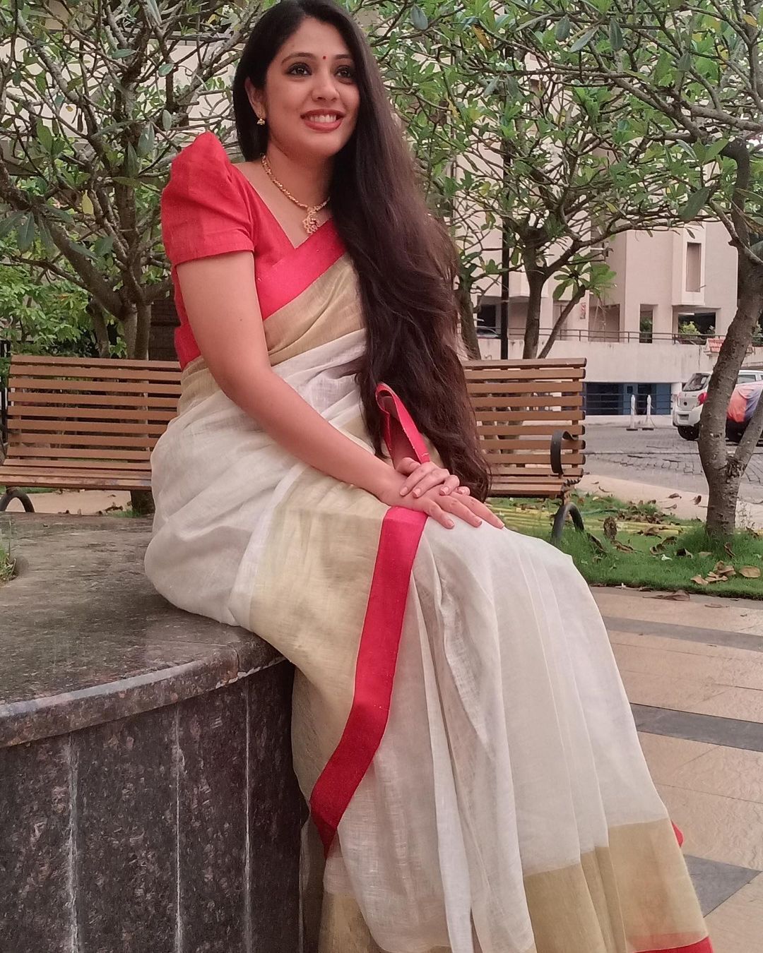 ശ്ലീവാച്ചന്റെ കെട്ട്യോളാകെ മാറിപോയി; മാലാഖയെ പോലെ വീണ നന്ദകുമാർ, ചിത്രങ്ങൾ