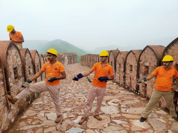 lightning strike Rajasthan : जयपुर के आमेर फोर्ट के पास उस जगह की तस्वीरें, जहां आकाशीय बिजली ने 11 लोगों की जान