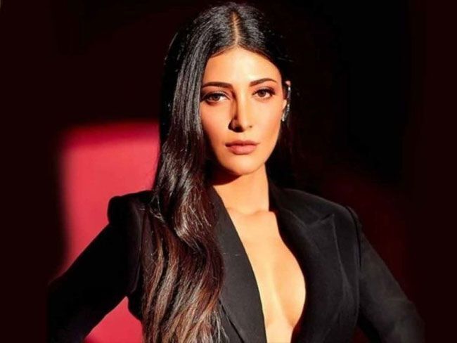 ഇവരുടെ മാറ്റത്തിന് പിന്നിലെ രഹസ്യം; പ്ലാസ്റ്റിക് സർജറിയും കോസ്മറ്റിക് സർജറിയും നടത്തിയ താരങ്ങൾ