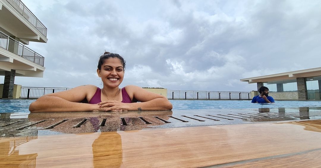 സാരിയും ചന്ദനക്കുറിയുമായി അനുശ്രീയുടെ ഫോട്ടോഷൂട്ട്; ചിത്രങ്ങള്‍ സോഷ്യല്‍ മീഡിയയില്‍ വൈറല്‍