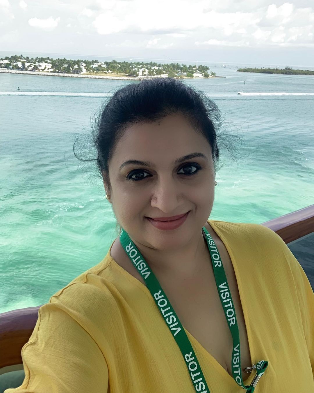 മഞ്ഞക്കിളി ചിത്രവുമായി സുചിത്ര മുരളി; താരത്തിന്റെ പുതിയ ചിത്രങ്ങള്‍ വൈറല്‍