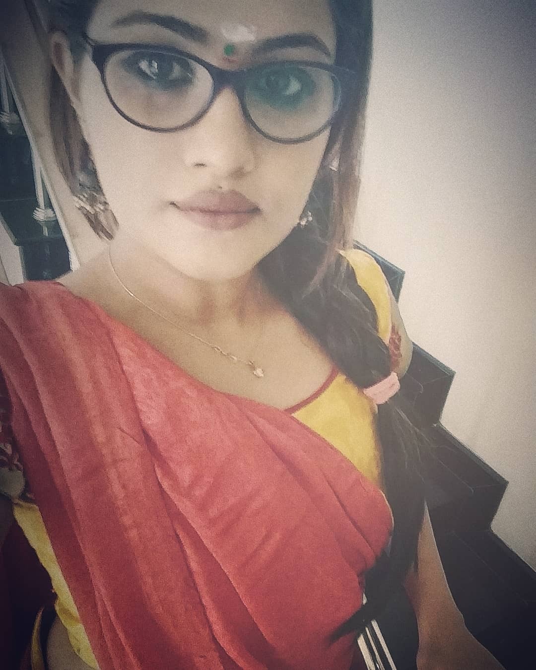 സാരിയിൽ മനോഹരിയായി എലീന പടിക്കൽ ; വൈറലായി ചിത്രങ്ങൾ