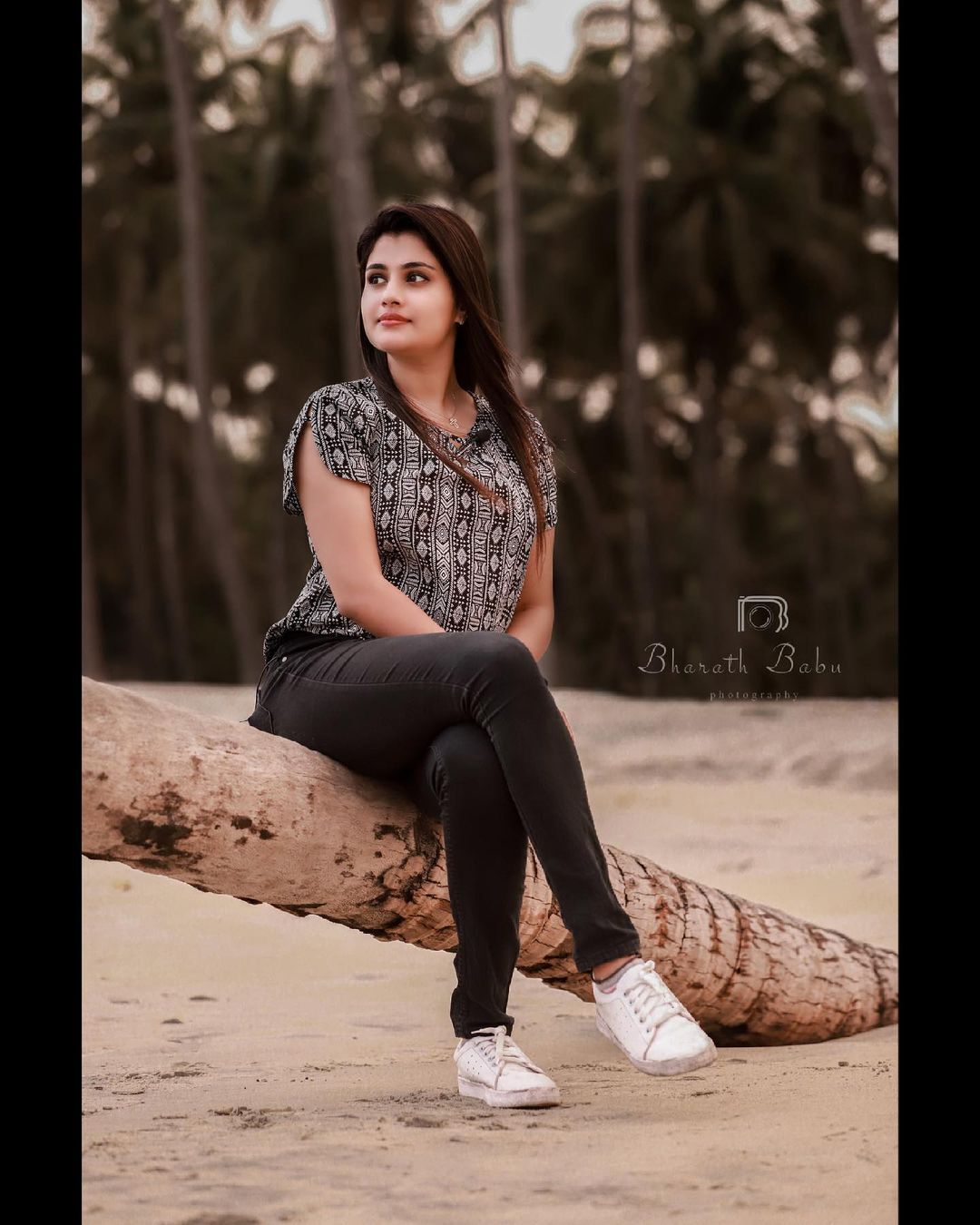 സാരിയിൽ മനോഹരിയായി എലീന പടിക്കൽ ; വൈറലായി ചിത്രങ്ങൾ