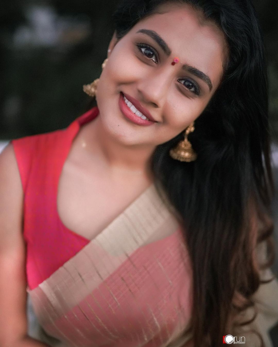 സാരിയിൽ മനോഹരിയായി എലീന പടിക്കൽ ; വൈറലായി ചിത്രങ്ങൾ