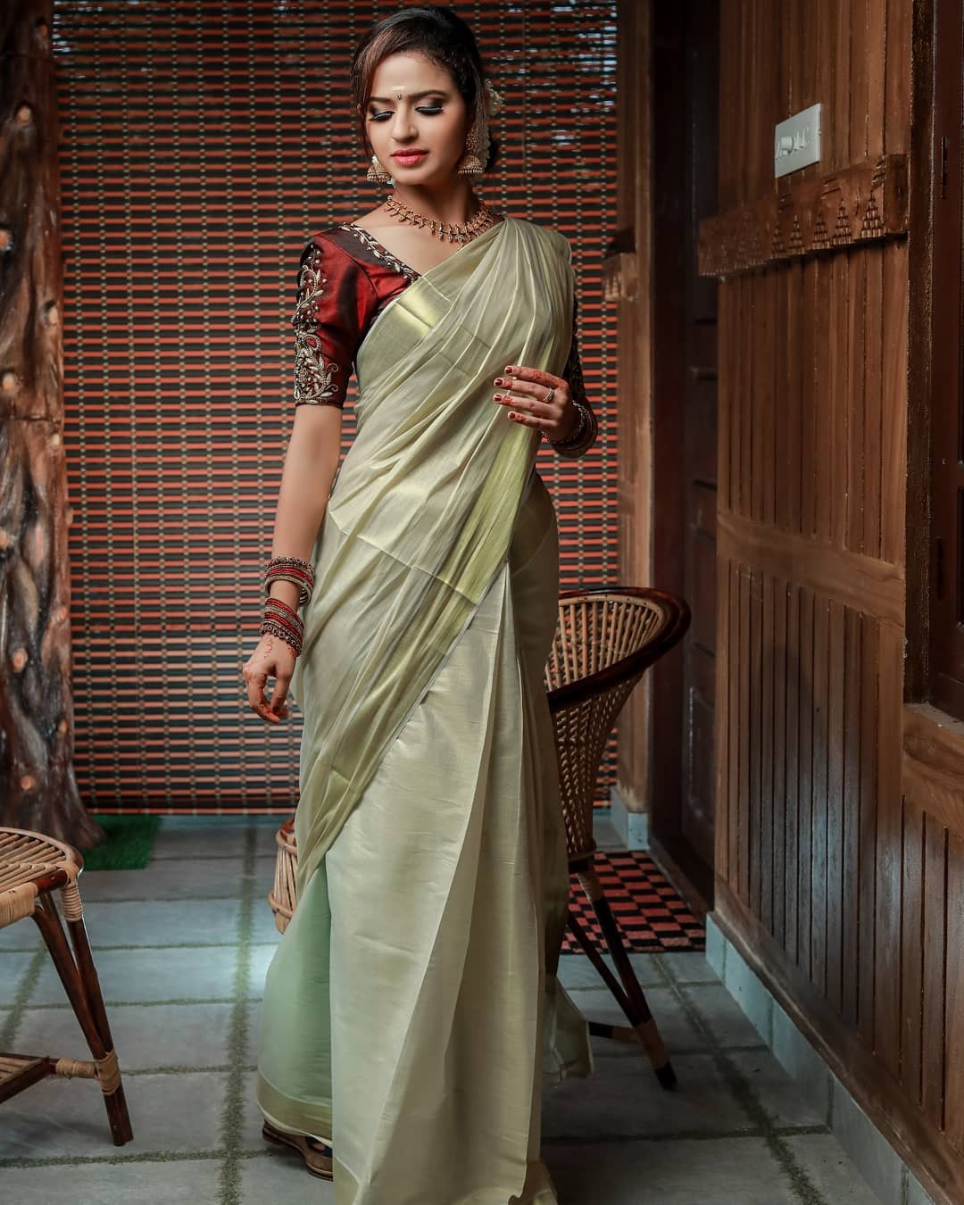 മിനിസ്ക്രീനിന് പിന്നാലെ ബിഗ് സ്ക്രീനിലും തിളങ്ങി മീനാക്ഷി; മാലിക്കിലെ റംലത്തിന്റെ കലക്കൻ ഫൊട്ടോസ്