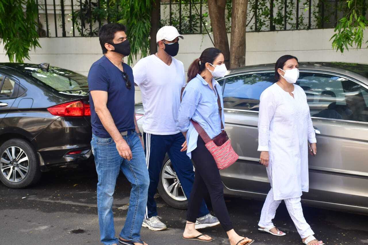 ഭര്‍ത്താവിന്റെ വിയോഗത്തില്‍ വിങ്ങിപൊട്ടി നടി മന്ദിര ബേഡി; ആദരാഞ്ജലി അര്‍പ്പിച്ച് സിനിമലോകം, ചിത്രങ്ങള്‍ കാണാം