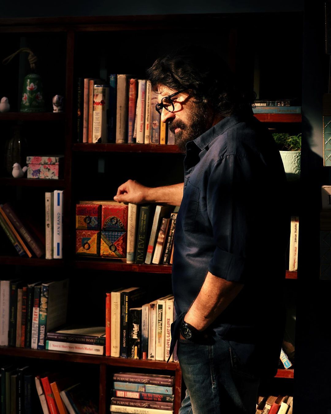 ഏത് ലുക്കിലും മാസാണ്... തരംഗമായി മമ്മൂക്കയുടെ പോണി ടെയില്‍ പോസ്