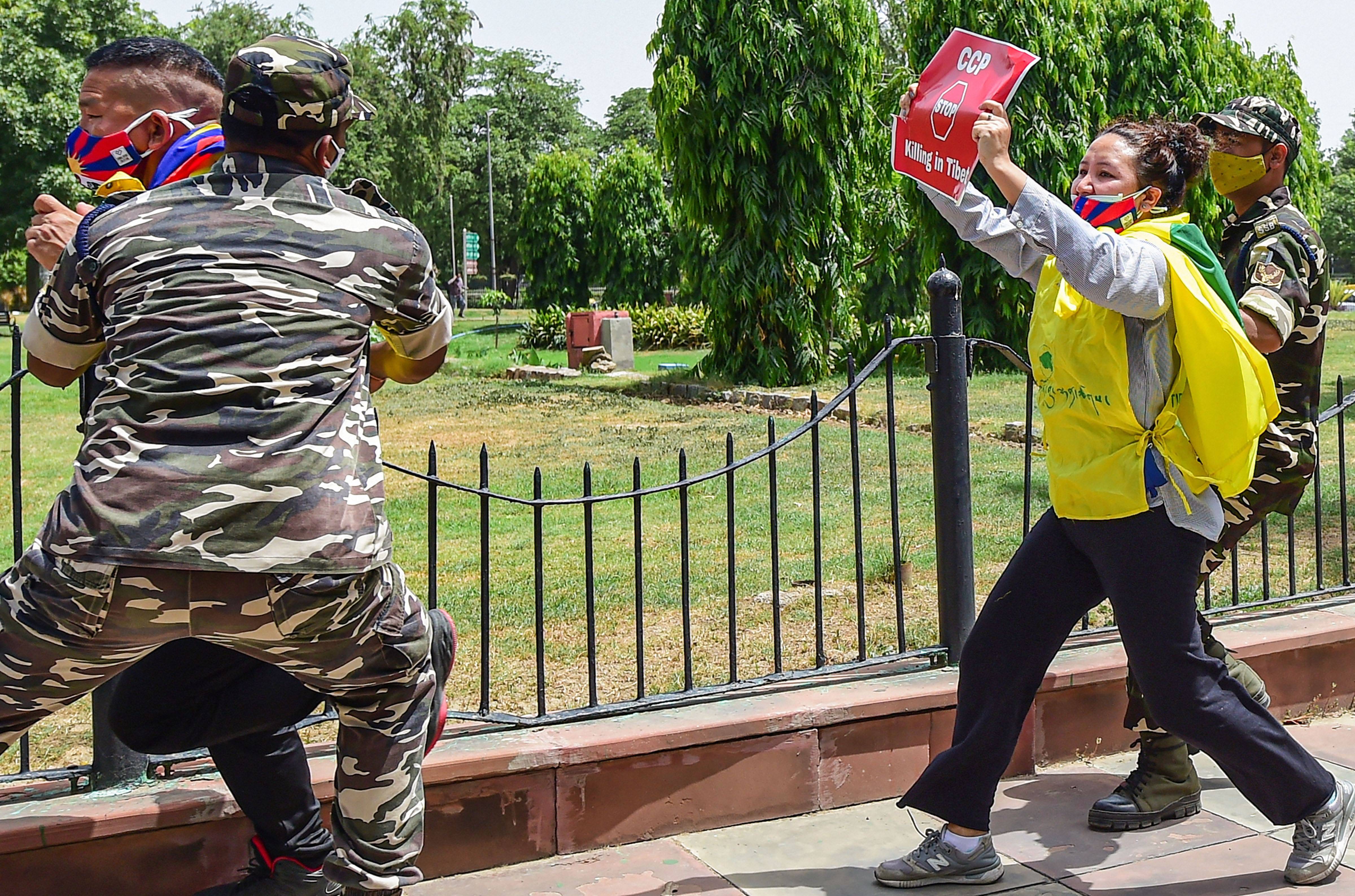 ചൈനീസ് കമ്മ്യൂണിസ്റ്റ് പാർട്ടിയുടെ നൂറാം വാർഷികം: ചൈനീസ് എംബസ്സിക്ക് മുന്നിൽ പ്രതിഷേധം