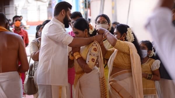 സീരിയൽ നടി മൃദുല വിജയും യുവകൃഷ്ണയും വിവാഹിതരായി, ചിത്രങ്ങള്‍ കാണാം