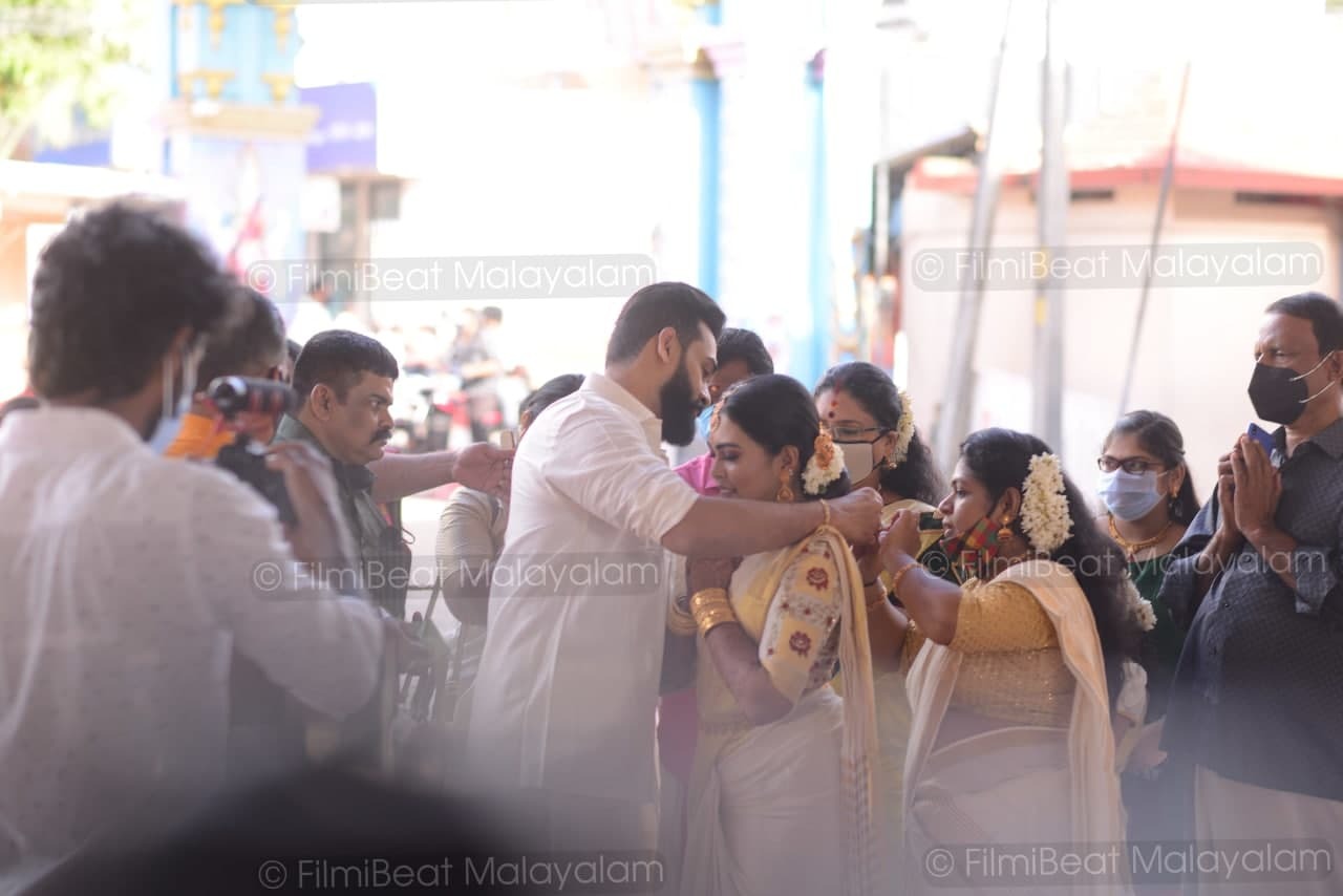 സീരിയൽ നടി മൃദുല വിജയും യുവകൃഷ്ണയും വിവാഹിതരായി, ചിത്രങ്ങള്‍ കാണാം