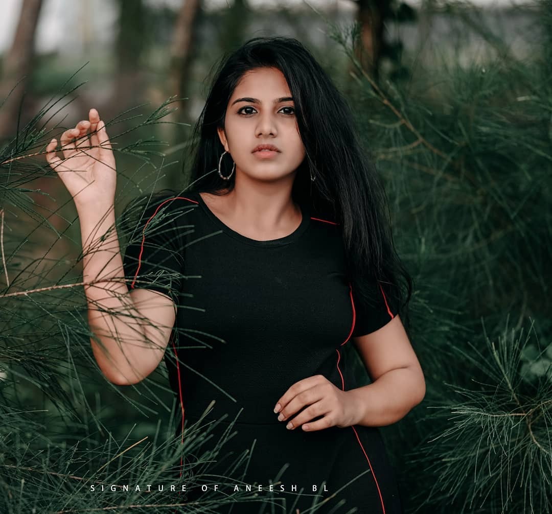 പാടത്ത പൈങ്കിളിയിലെ കുട്ടിത്താരം മനീഷ മഹേഷ്: ക്യൂട്ട് ചിത്രങ്ങള്‍