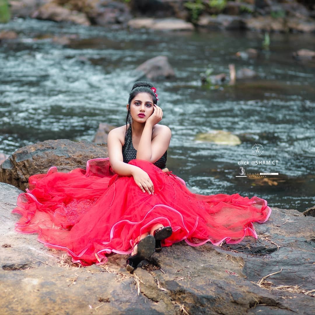 പാടത്ത പൈങ്കിളിയിലെ കുട്ടിത്താരം മനീഷ മഹേഷ്: ക്യൂട്ട് ചിത്രങ്ങള്‍