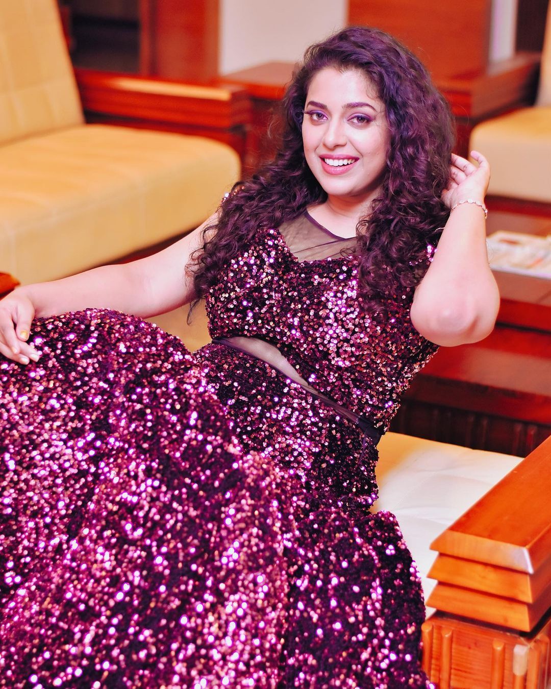 ഇവിടെ എന്തും പോകും; സ്റ്റൈലൻ ലുക്കിൽ ജ്വൂവൽ മേരി, ചിത്രങ്ങൾ