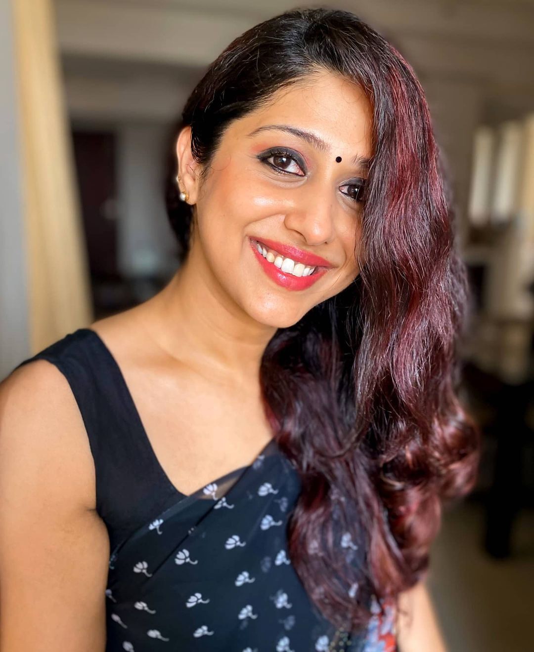 സാരിയില്‍ അതീവ സുന്ദരിയായി ഗായിക രഞ്ജനി ജോസ്; വൈറല്‍ ചിത്രങ്ങള്‍ കാണാം