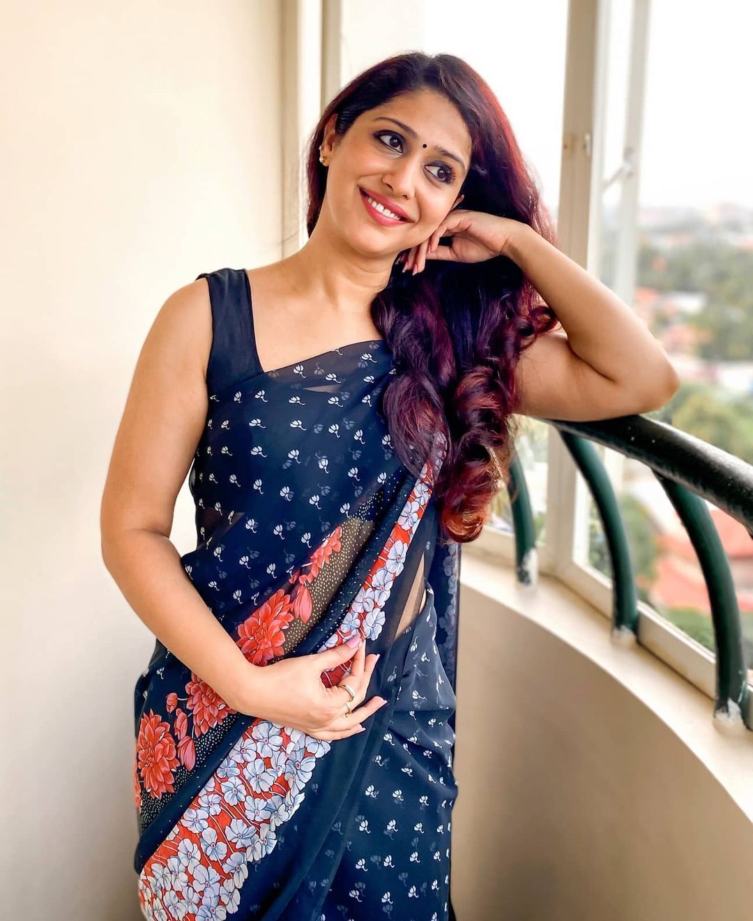 സാരിയില്‍ അതീവ സുന്ദരിയായി ഗായിക രഞ്ജനി ജോസ്; വൈറല്‍ ചിത്രങ്ങള്‍ കാണാം