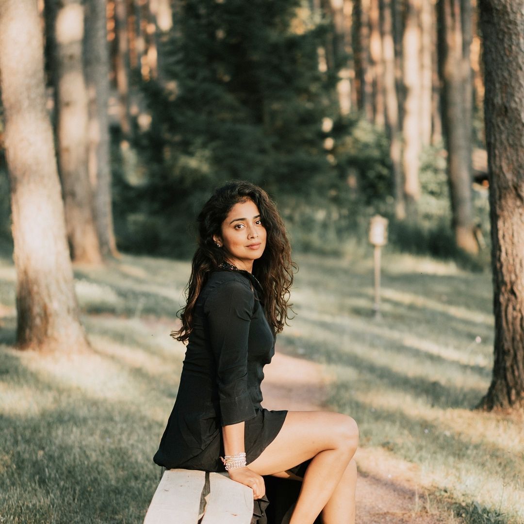 ആ ചിരി മതി.. വൈറലായി നടി ശ്രിയ ശരണിന്റെ ഏറ്റവും പുതിയ ചിത്രങ്ങൾ