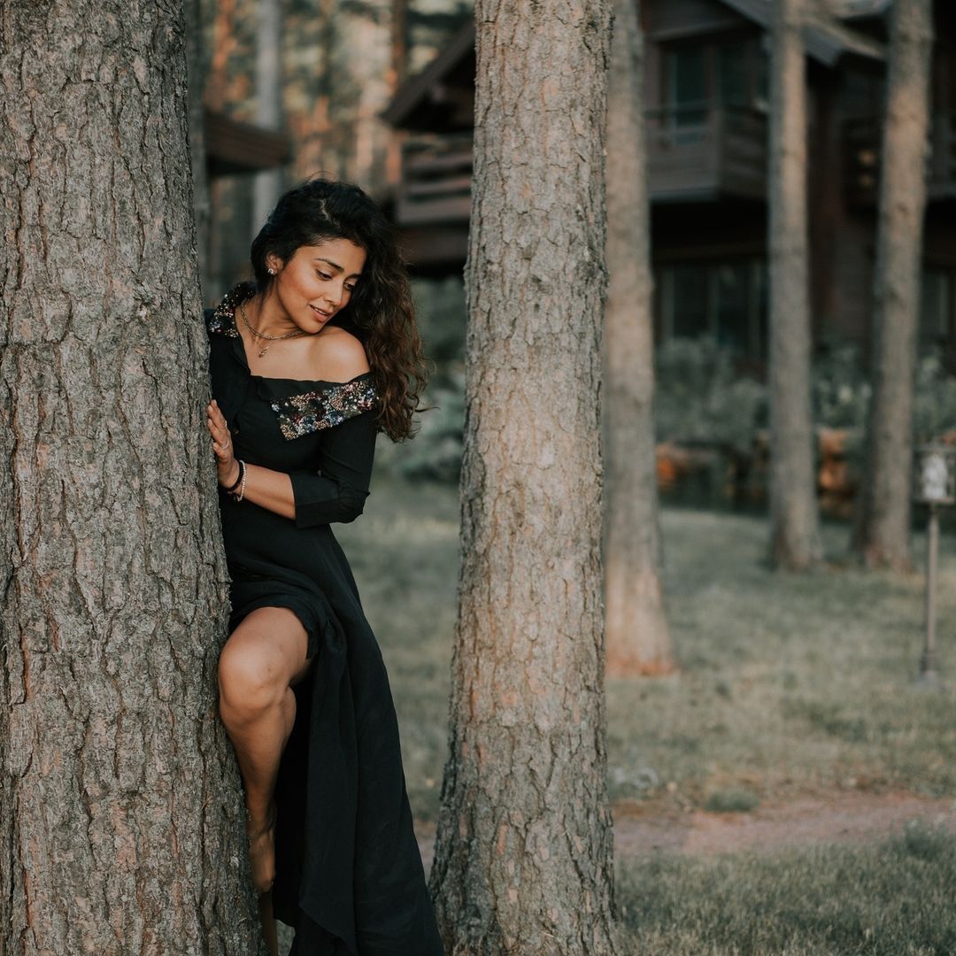 ആ ചിരി മതി.. വൈറലായി നടി ശ്രിയ ശരണിന്റെ ഏറ്റവും പുതിയ ചിത്രങ്ങൾ