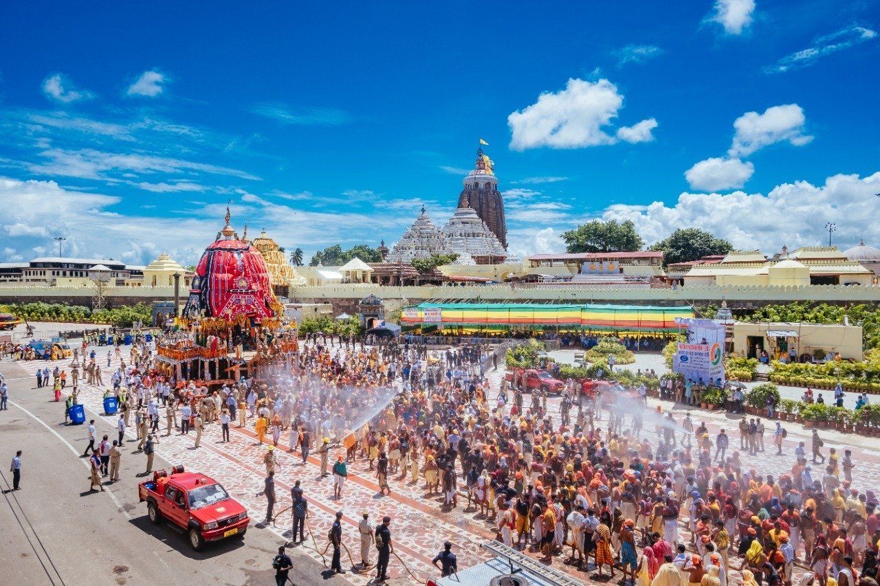 ଫଟୋ : ଘଣ୍ଟଘଣ୍ଟାର ନାଦ ଓ ହରିବୋଲ ଧ୍ୱନିରେ ବଡଦାଣ୍ଡରେ ଗଡିଲା ତିନି ରଥ