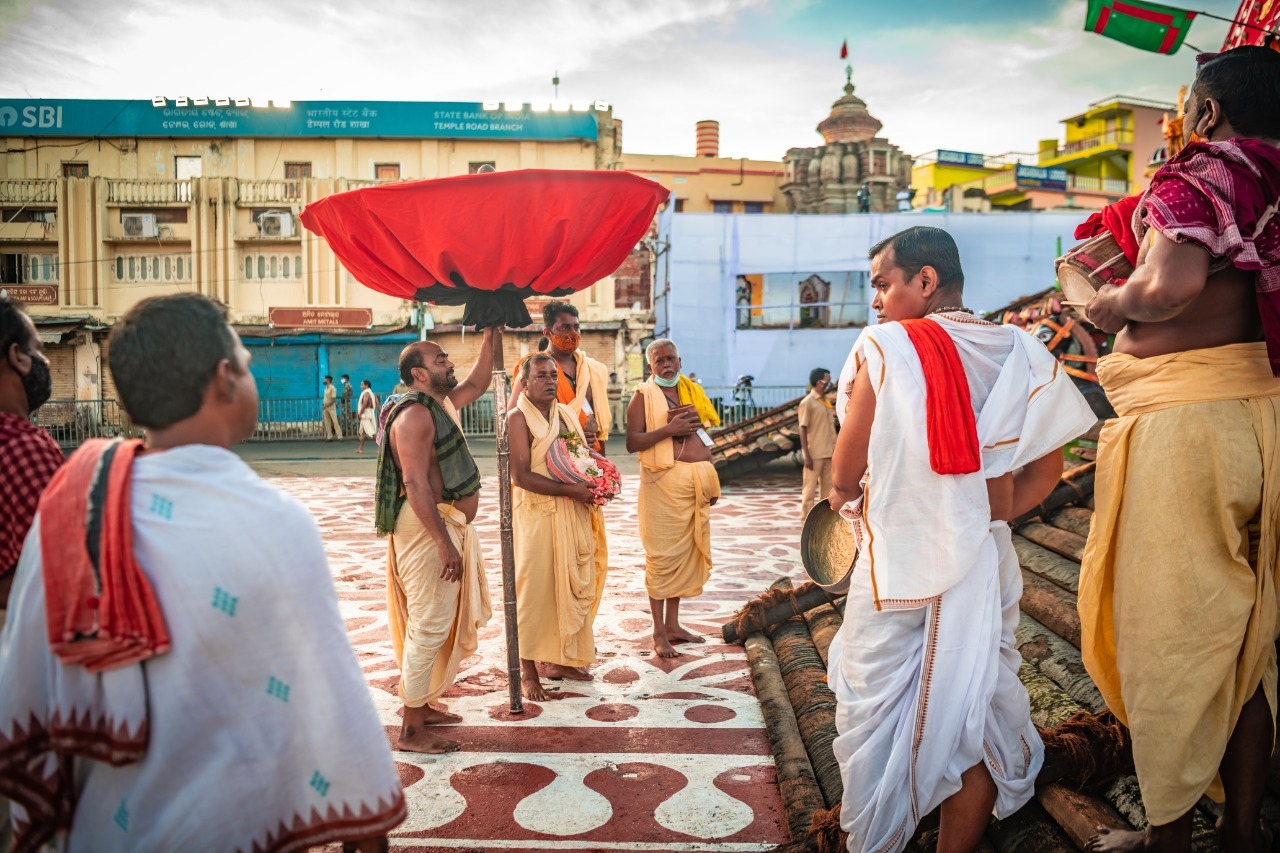 ଫଟୋ : ଫୁଲରେ ସୁସଜ୍ଜିତ ଶ୍ରୀମନ୍ଦିର ଠାରୁ ଆରମ୍ଭ କରି ରଥ ପ୍ରତିଷ୍ଠାର ଅପରୂପ ଦୃଶ୍ୟ