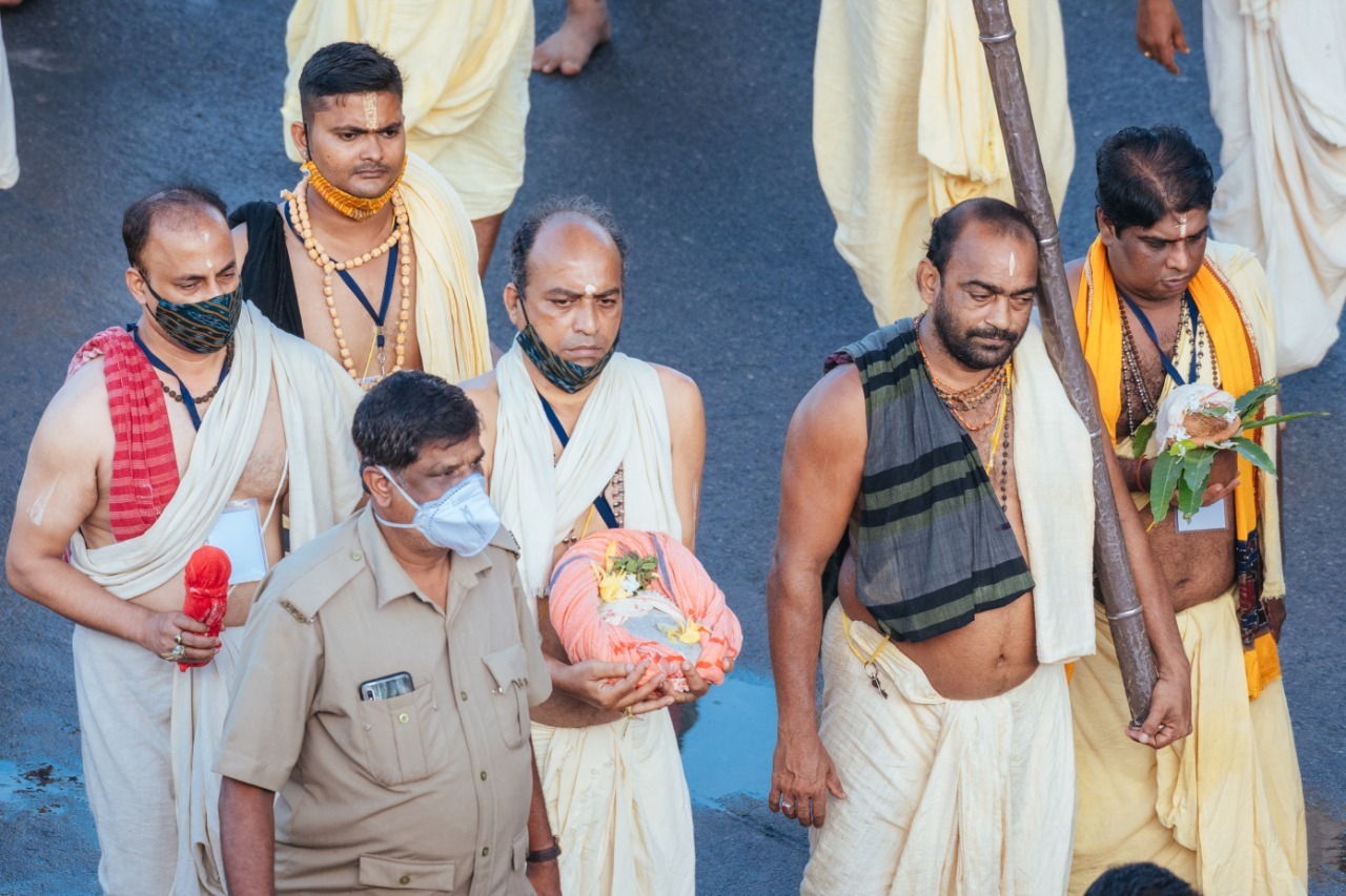 ଫଟୋ : ଫୁଲରେ ସୁସଜ୍ଜିତ ଶ୍ରୀମନ୍ଦିର ଠାରୁ ଆରମ୍ଭ କରି ରଥ ପ୍ରତିଷ୍ଠାର ଅପରୂପ ଦୃଶ୍ୟ