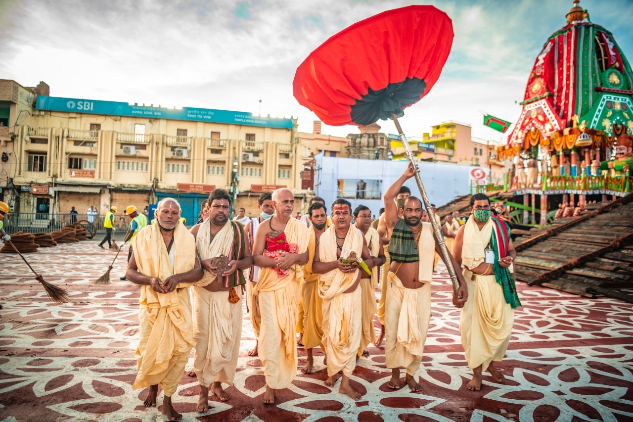 ଫଟୋ : ଫୁଲରେ ସୁସଜ୍ଜିତ ଶ୍ରୀମନ୍ଦିର ଠାରୁ ଆରମ୍ଭ କରି ରଥ ପ୍ରତିଷ୍ଠାର ଅପରୂପ ଦୃଶ୍ୟ