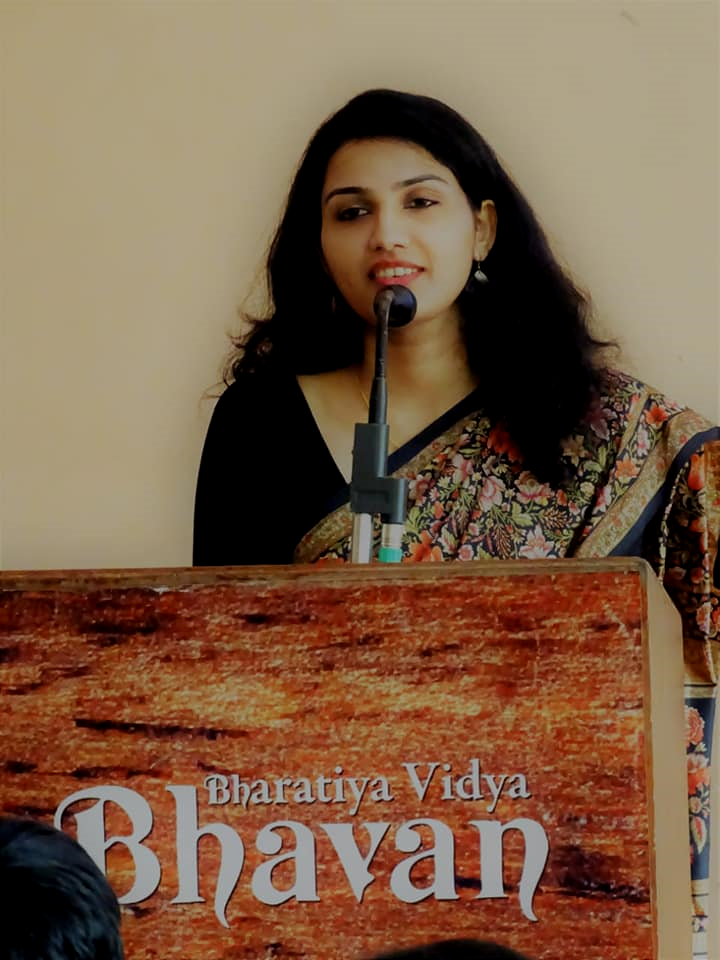 Renu Raj IAS : डॉक्टरी छोड़कर पहली बार में ही बन गईं UPSC टॉपर, जानिए रेणू राज की सफलता की पूरी कहानी 