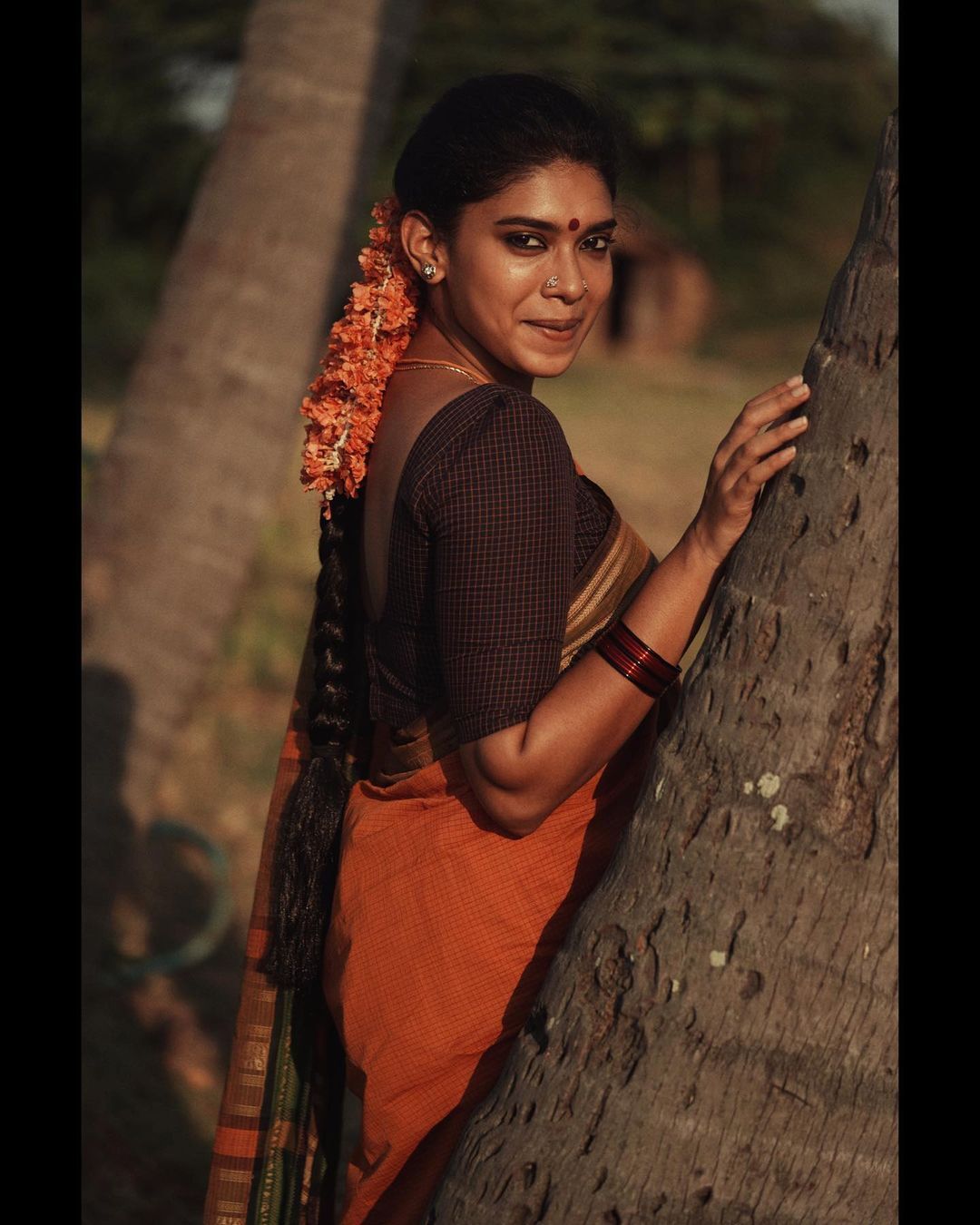 സിനിമ മാത്രമല്ല ക്ലാസ്, നടിയും ക്ലാസ്സാണ്... സര്‍പ്പട്ടൈ പറമ്പരൈ നായിക ധുഷാര വിജയന്റെ ചിത്രങ്ങൾ കാണാം 