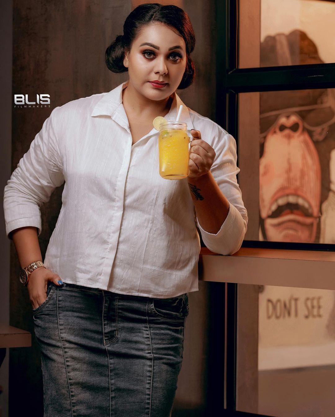 ഞെട്ടിക്കുന്ന മേക്കോവറില്‍ രേഖ രതീഷ്; സസ്‌നേഹത്തിലെ ഇന്ദിരാമ്മ തന്നെയാണോ ഇതെന്ന് ആരാധകര്‍