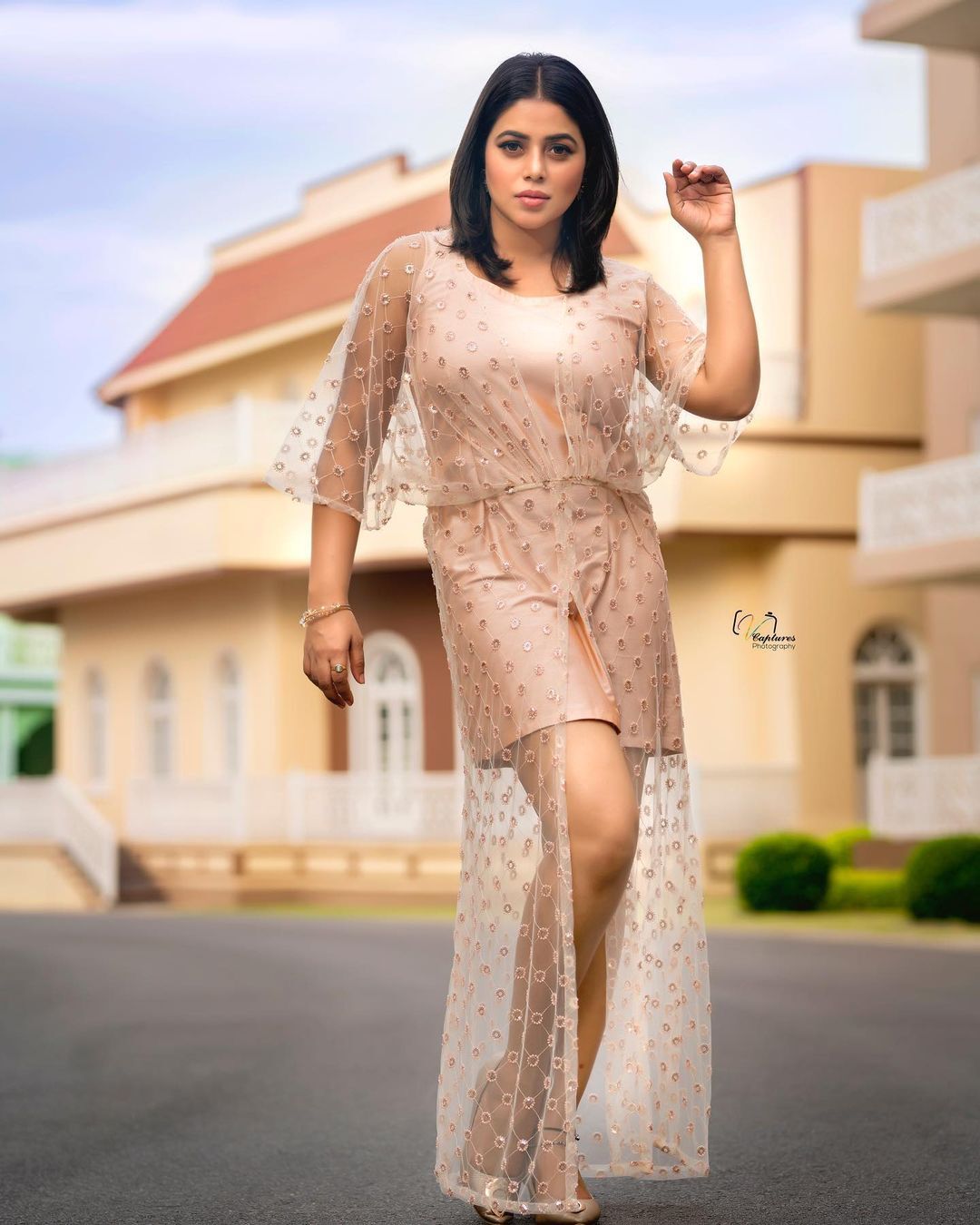 ബോള്‍ഡ് ലുക്കില്‍ നടി ഷംന കാസിം; ഫോട്ടോഷൂട്ട് സോഷ്യല്‍ മീഡിയയില്‍ വൈറല്‍