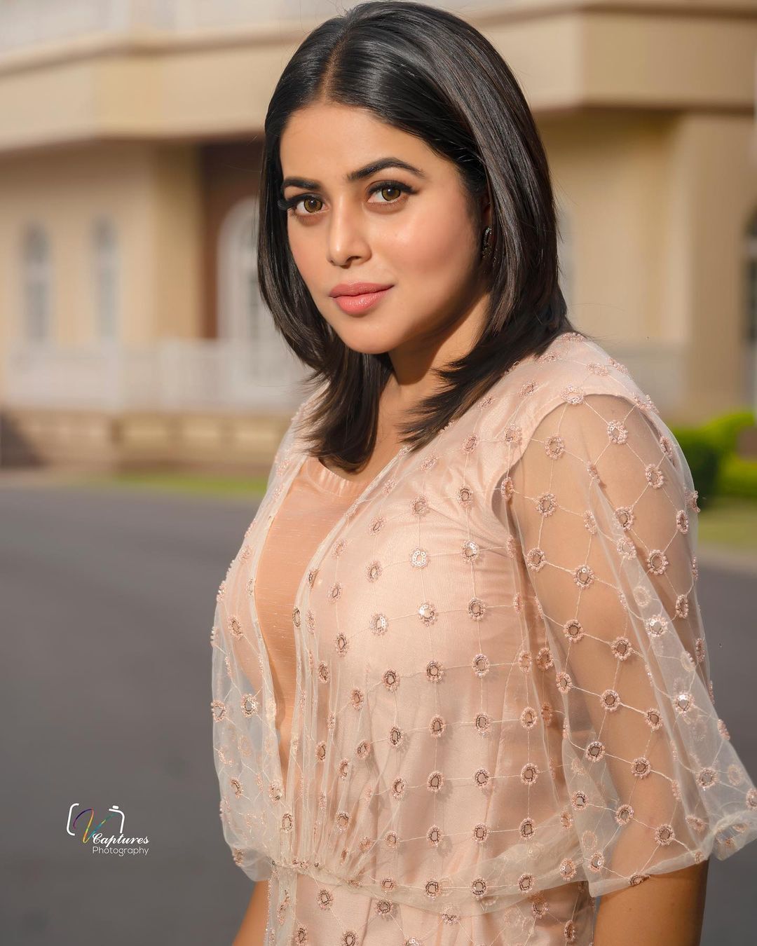 ബോള്‍ഡ് ലുക്കില്‍ നടി ഷംന കാസിം; ഫോട്ടോഷൂട്ട് സോഷ്യല്‍ മീഡിയയില്‍ വൈറല്‍