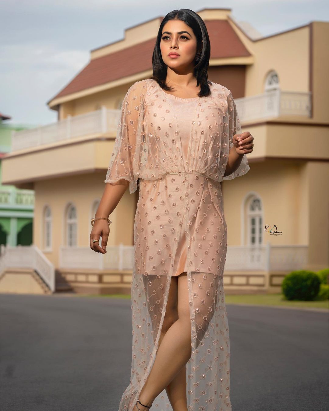 ബോള്‍ഡ് ലുക്കില്‍ നടി ഷംന കാസിം; ഫോട്ടോഷൂട്ട് സോഷ്യല്‍ മീഡിയയില്‍ വൈറല്‍