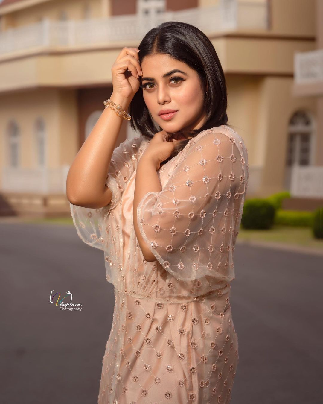 ബോള്‍ഡ് ലുക്കില്‍ നടി ഷംന കാസിം; ഫോട്ടോഷൂട്ട് സോഷ്യല്‍ മീഡിയയില്‍ വൈറല്‍