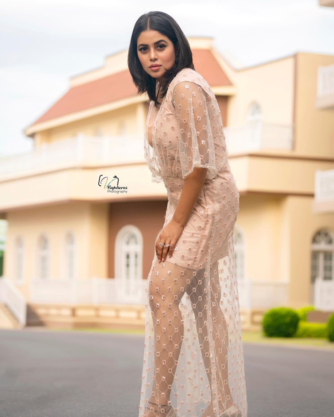 ബോള്‍ഡ് ലുക്കില്‍ നടി ഷംന കാസിം; ഫോട്ടോഷൂട്ട് സോഷ്യല്‍ മീഡിയയില്‍ വൈറല്‍