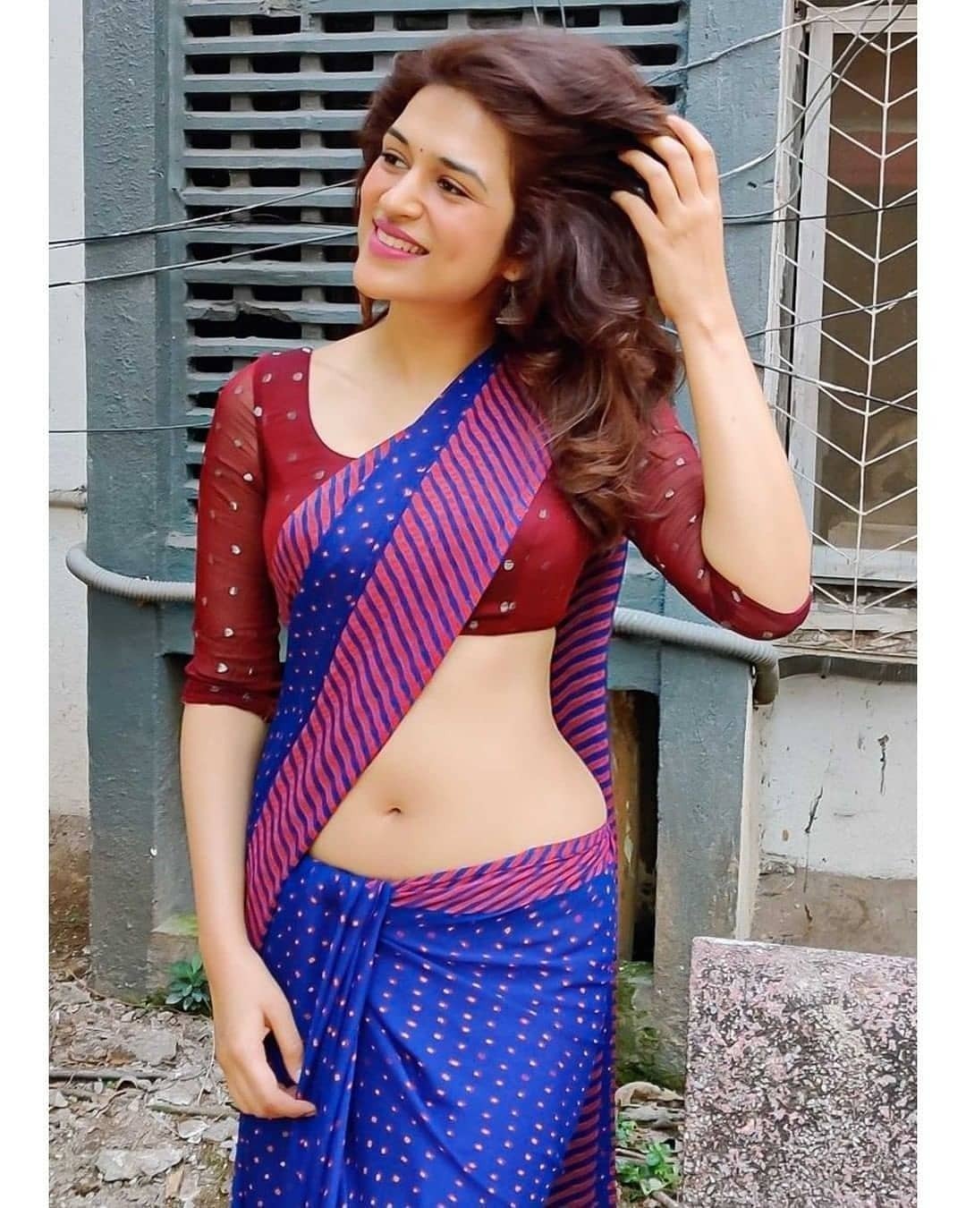 বিকিনি কিংবা সাহসী পোশাক নয়! শাড়িতেই আরও Hot-SeXy অভিনেত্রী