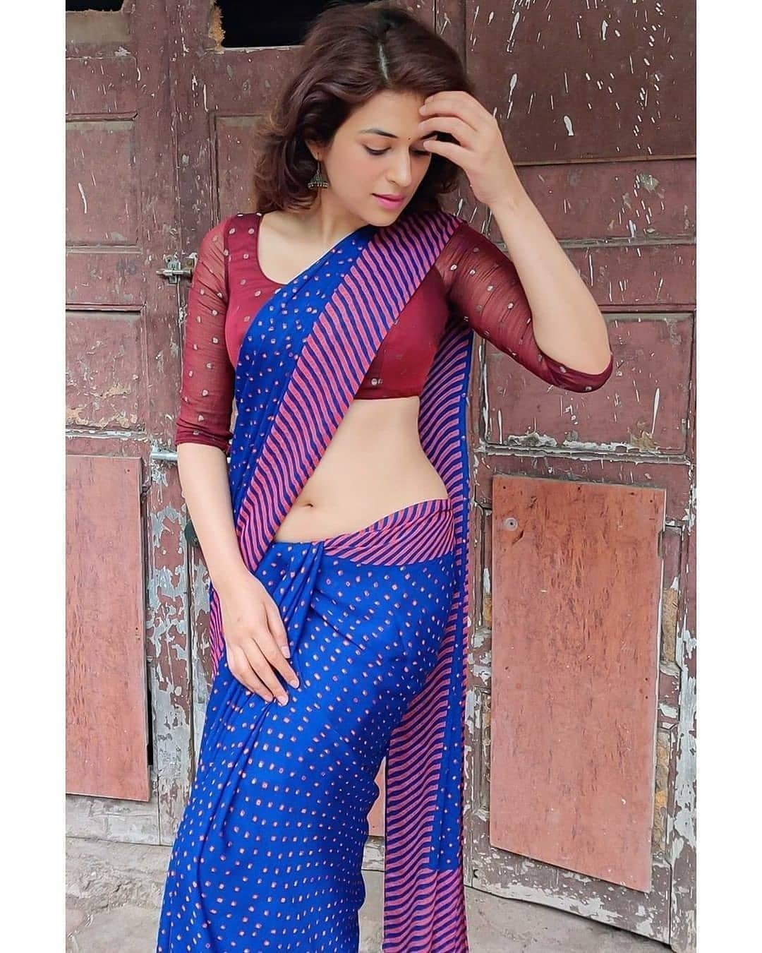 বিকিনি কিংবা সাহসী পোশাক নয়! শাড়িতেই আরও Hot-SeXy অভিনেত্রী