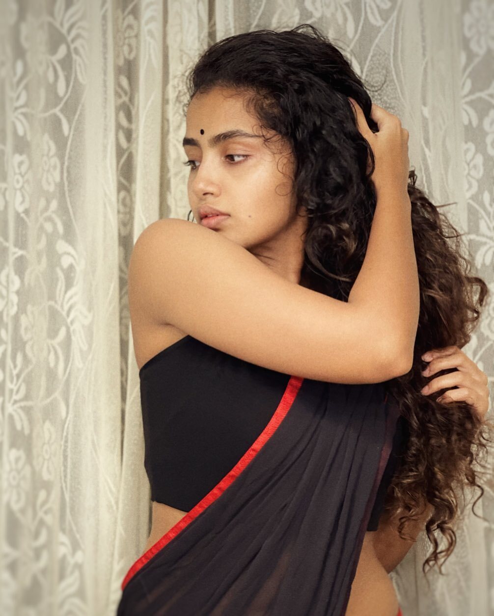 ഇത് നമ്മുടെ മേരിയല്ലേ? അനുപമയുടെ ഫോട്ടോഷൂട്ടിന് കയ്യടിച്ച് ആരാധകർ