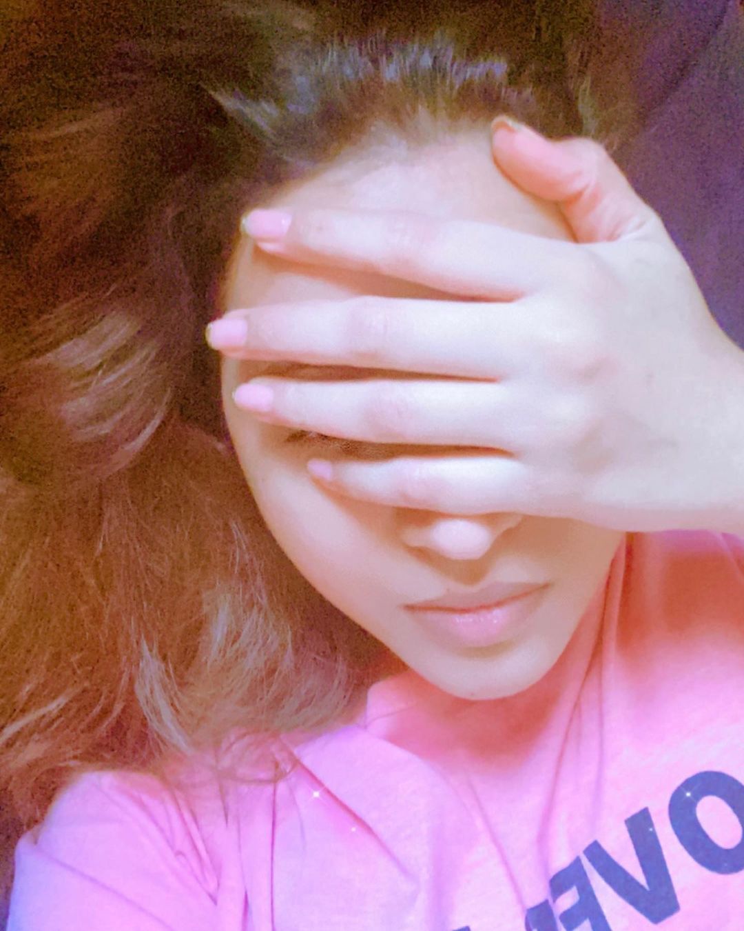 ഇതെങ്ങനെയുണ്ട്?  ഇതോ? കിടിലൻ ഫോട്ടോസുമായി സോഷ്യൽ മീഡിയ കീഴടക്കി ഭാവന