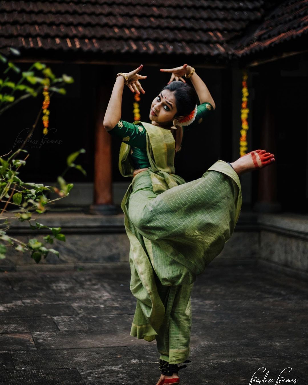 പുത്തന്‍ മേക്കോവറില്‍ നടി ലക്ഷ്മി മേനോന്‍; ഏറ്റവും പുതിയ ചിത്രങ്ങള്‍ കാണാം