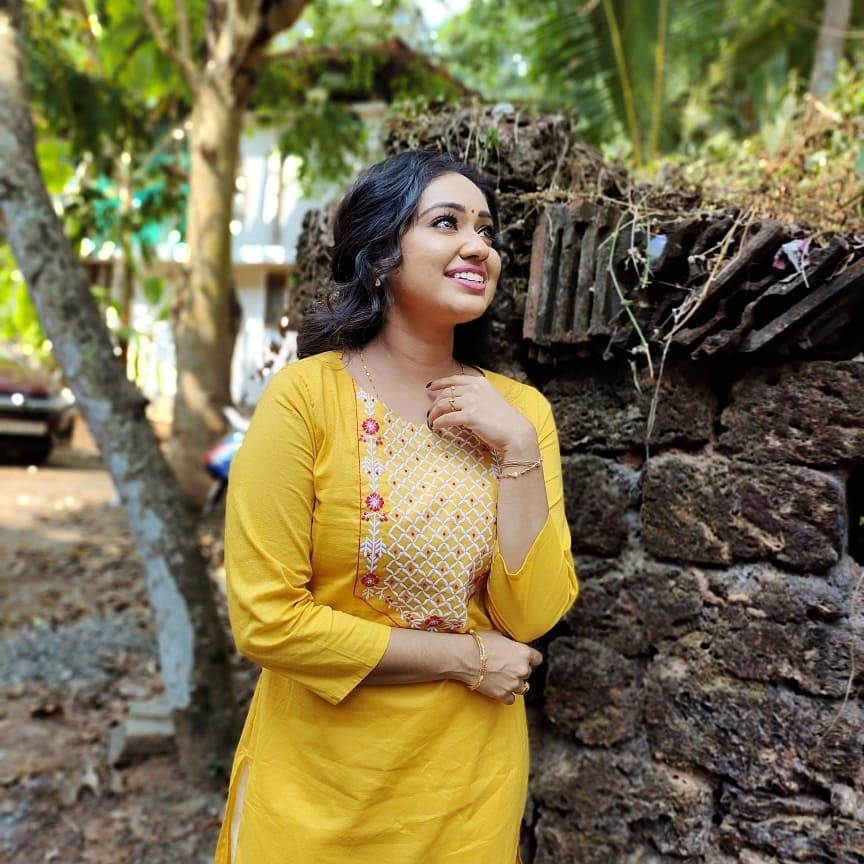 പുതിയ മേക്കോവറുകളില്‍ നടി മേഘ്‌ന വിന്‍സെന്റ്, ലേറ്റസ്റ്റ് ചിത്രങ്ങള്‍ കാണാം