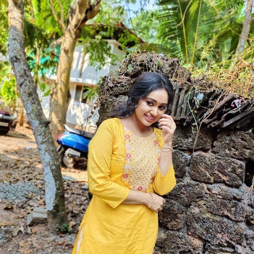 പുതിയ മേക്കോവറുകളില്‍ നടി മേഘ്‌ന വിന്‍സെന്റ്, ലേറ്റസ്റ്റ് ചിത്രങ്ങള്‍ കാണാം