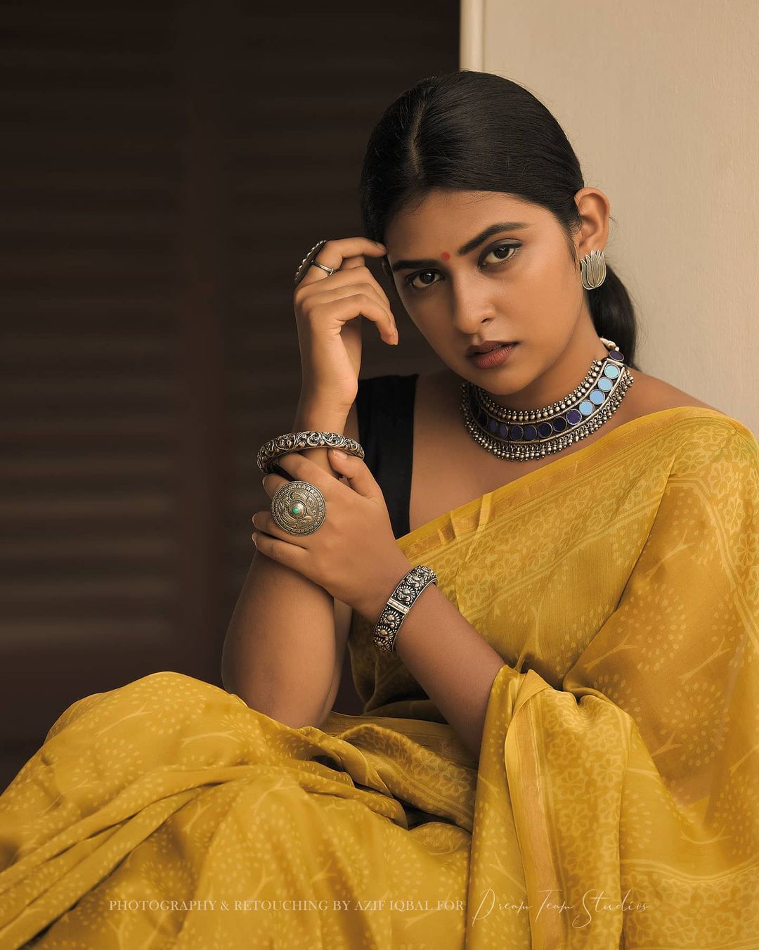 സാരിയിലും ഹോട്ട് ലുക്കിലും തിളങ്ങി പാര്‍വ്വതി അരുണ്‍; പുതിയ ചിത്രങ്ങള്‍ വൈറല്‍