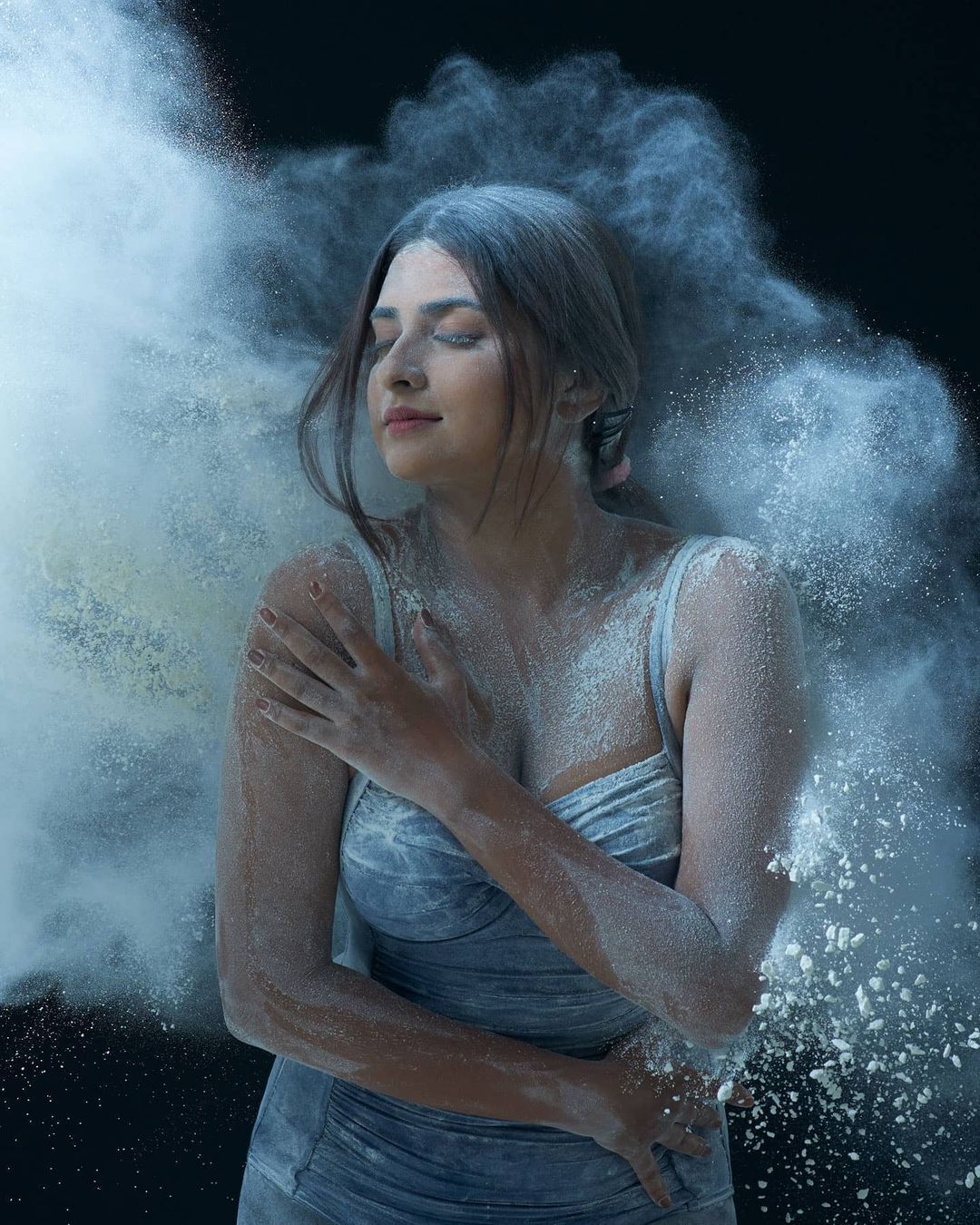 സാരിയിലും ഹോട്ട് ലുക്കിലും തിളങ്ങി പാര്‍വ്വതി അരുണ്‍; പുതിയ ചിത്രങ്ങള്‍ വൈറല്‍