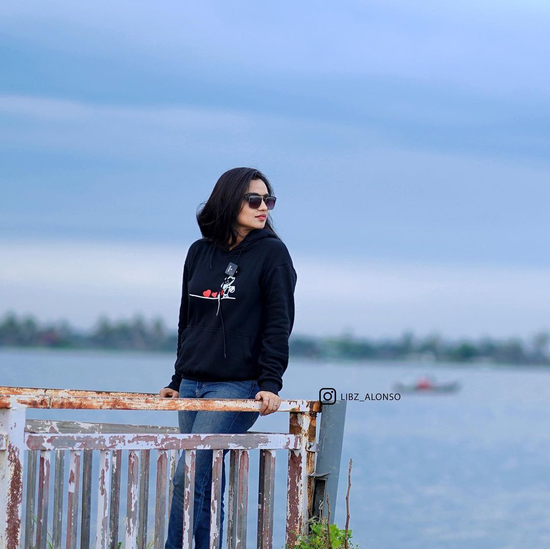 സൗന്ദര്യം എപ്പോഴും പുഞ്ചിരിയോടെ നിലനിര്‍ത്തുക; വൈറലായി സ്റ്റാര്‍ മാജിക് താരം ലക്ഷ്മി നക്ഷത്രയുടെ ഫോട്ടോഷൂട്ട്